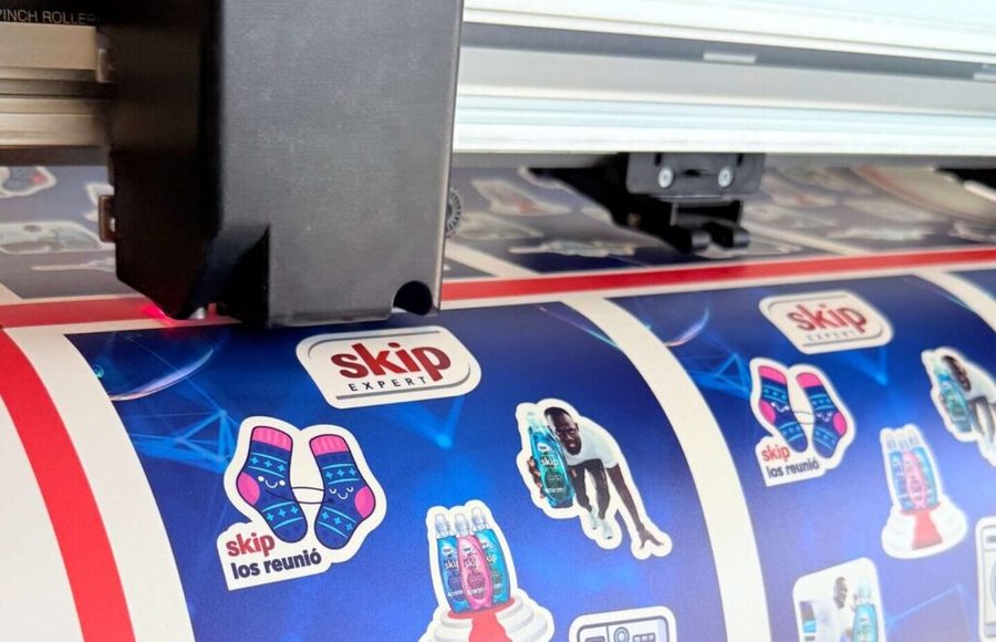 Plotter de corte de stickers personalizados — taller Mi Pegatina Buenos Aires